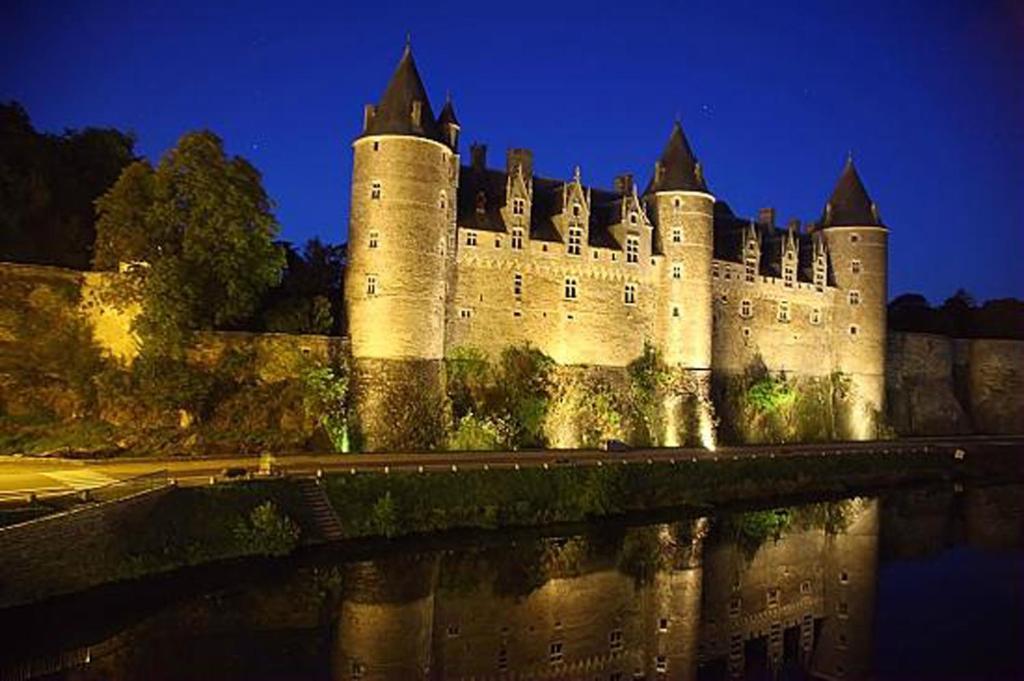 Stone Cottage With Modern Cosy Interior Near To Josselin Perfect Retreat For Writers Or Star Gazers Guégon Eksteriør billede