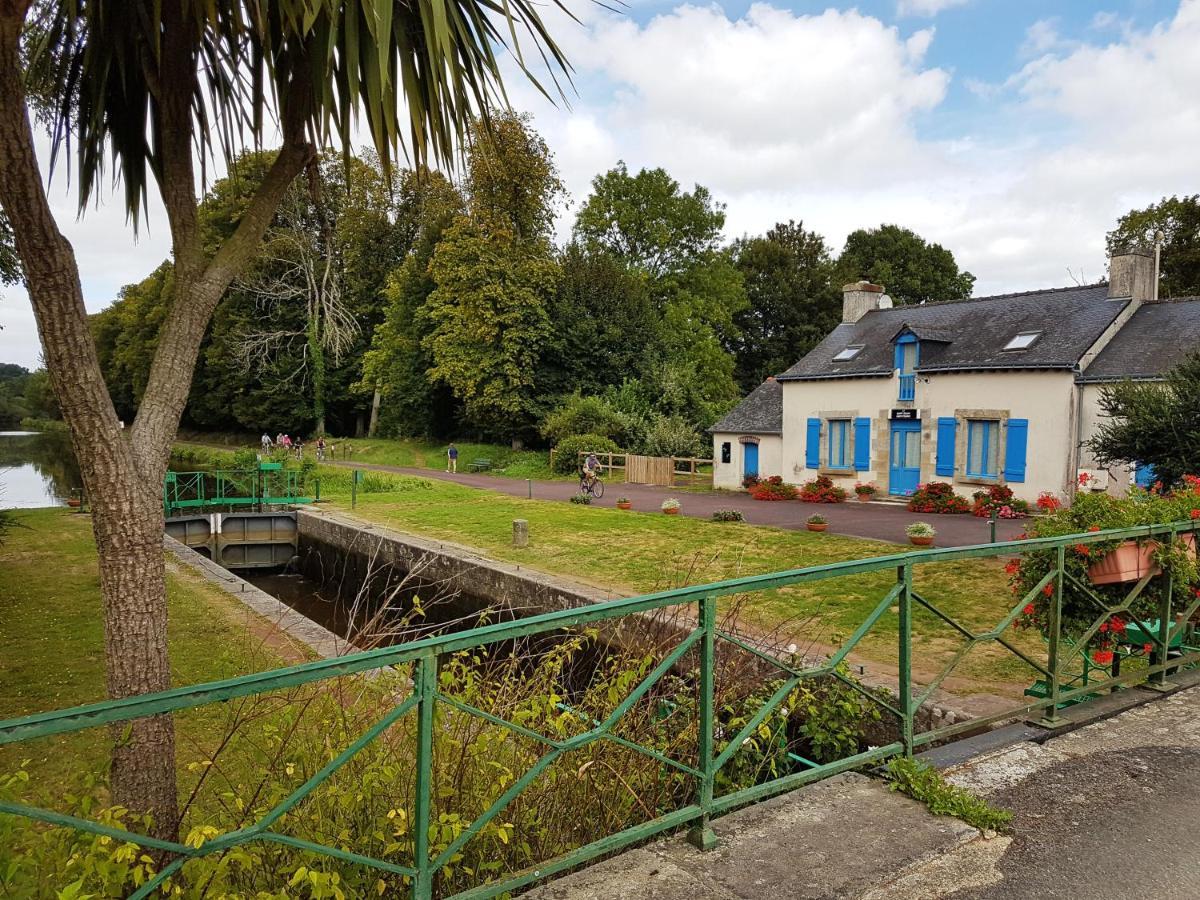 Stone Cottage With Modern Cosy Interior Near To Josselin Perfect Retreat For Writers Or Star Gazers Guégon Eksteriør billede