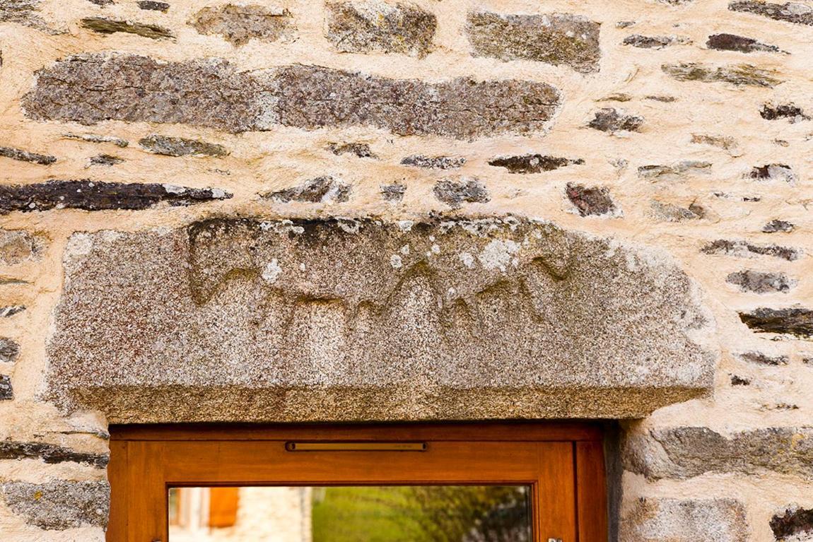 Stone Cottage With Modern Cosy Interior Near To Josselin Perfect Retreat For Writers Or Star Gazers Guégon Eksteriør billede